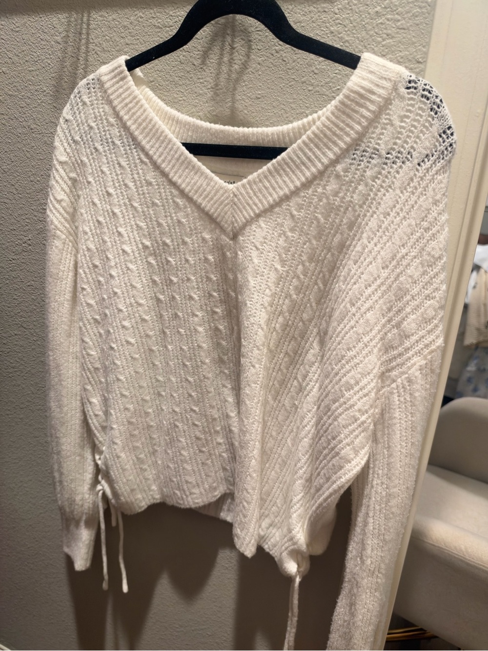 Francesca's Collections Cream V-Neck Cable Knit Sweater